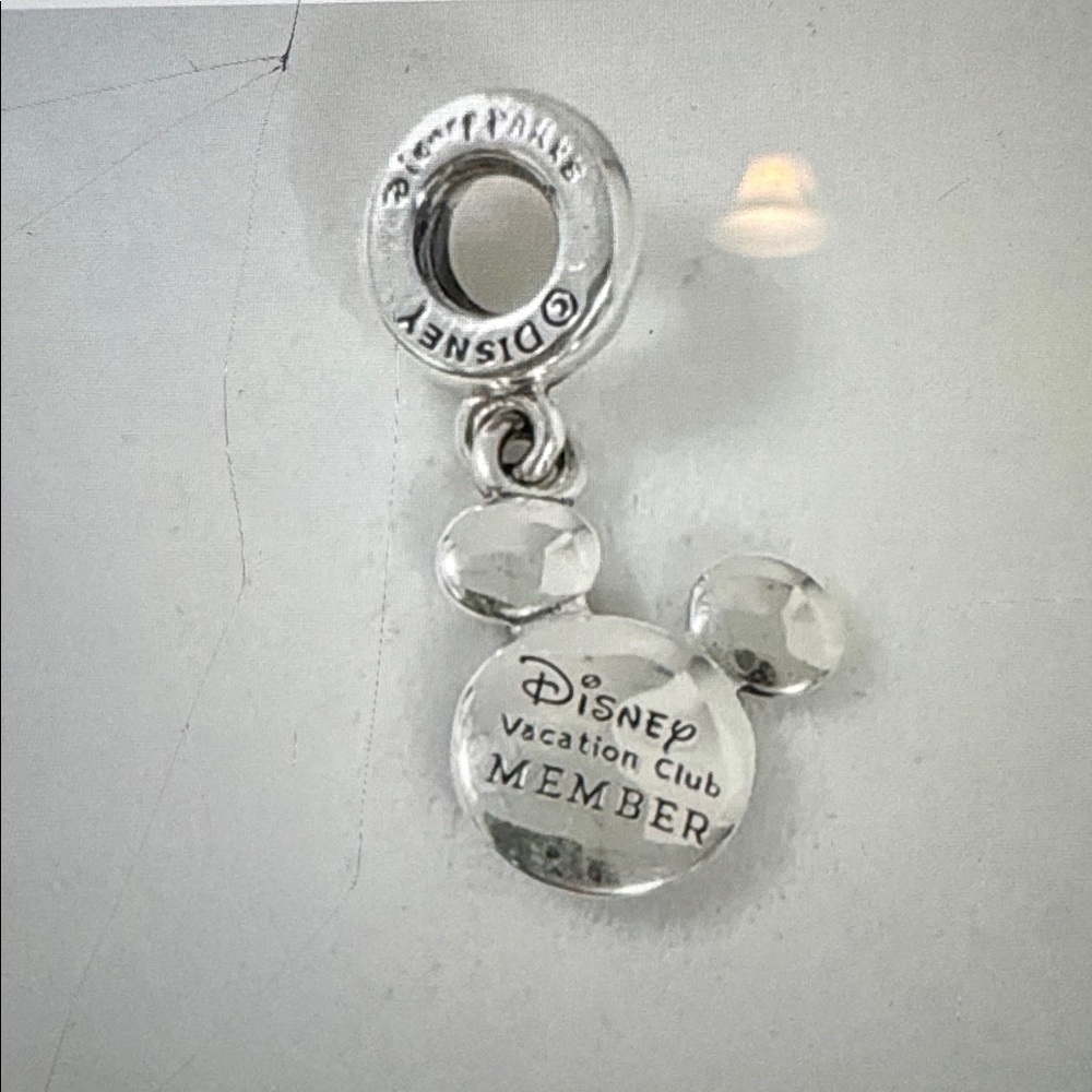 Disney Pandora Charm - Disney Vacation Club New In Box-Retired - Picture 2 of 8